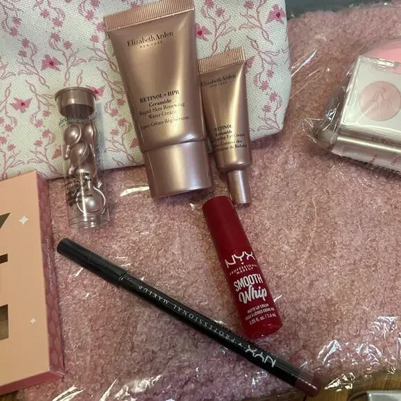 Makeup bundle - Picture 3 of 6